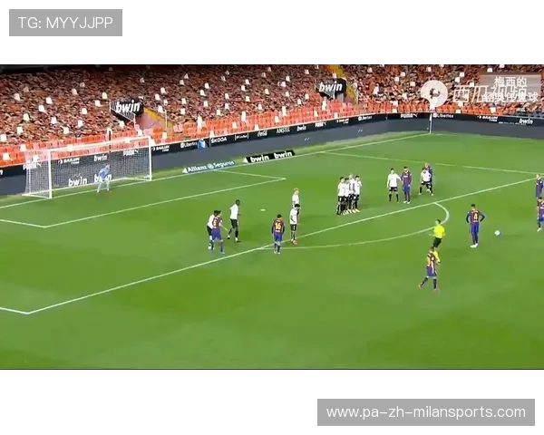 巴萨梅西任意球弧线入网成经典